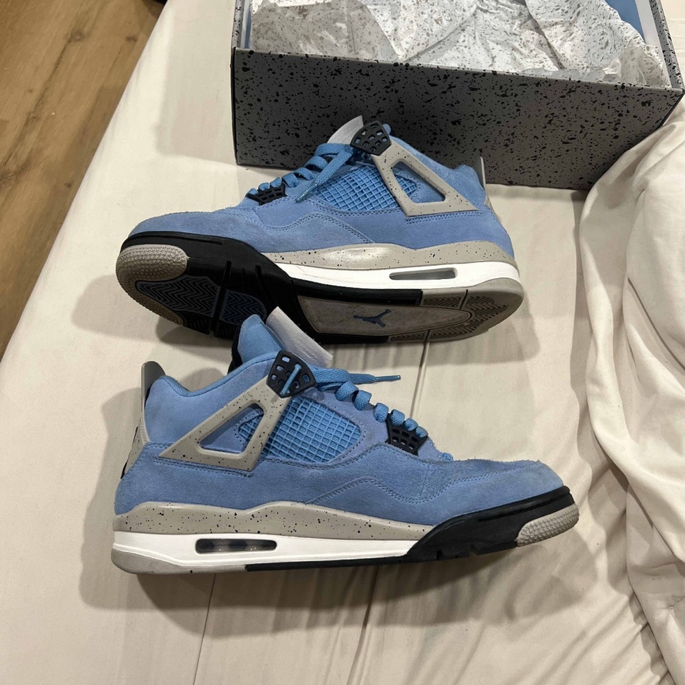 Jordan 4 university blue